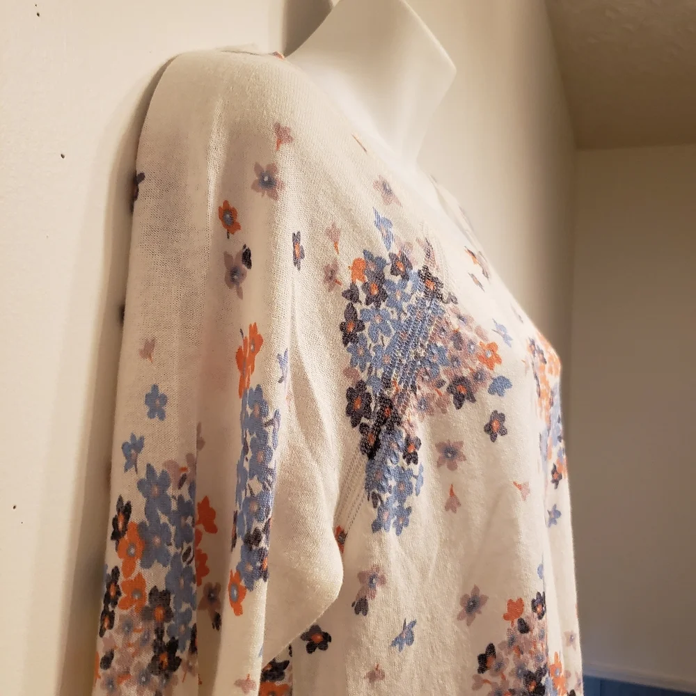Ann Taylor LOFT sweater‎ size M
